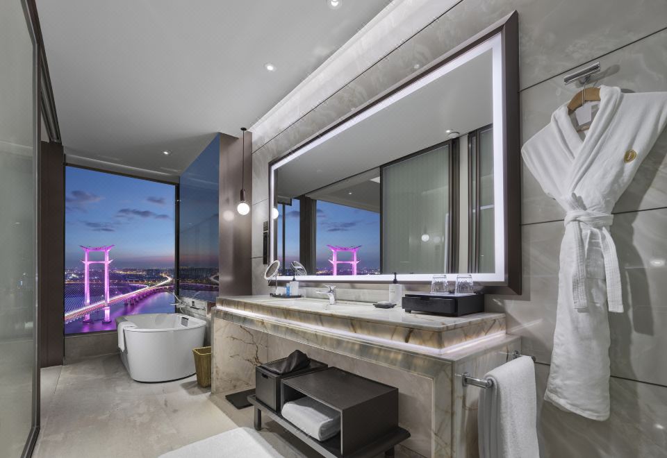 豪华房 超大床 江景景观 行政楼层