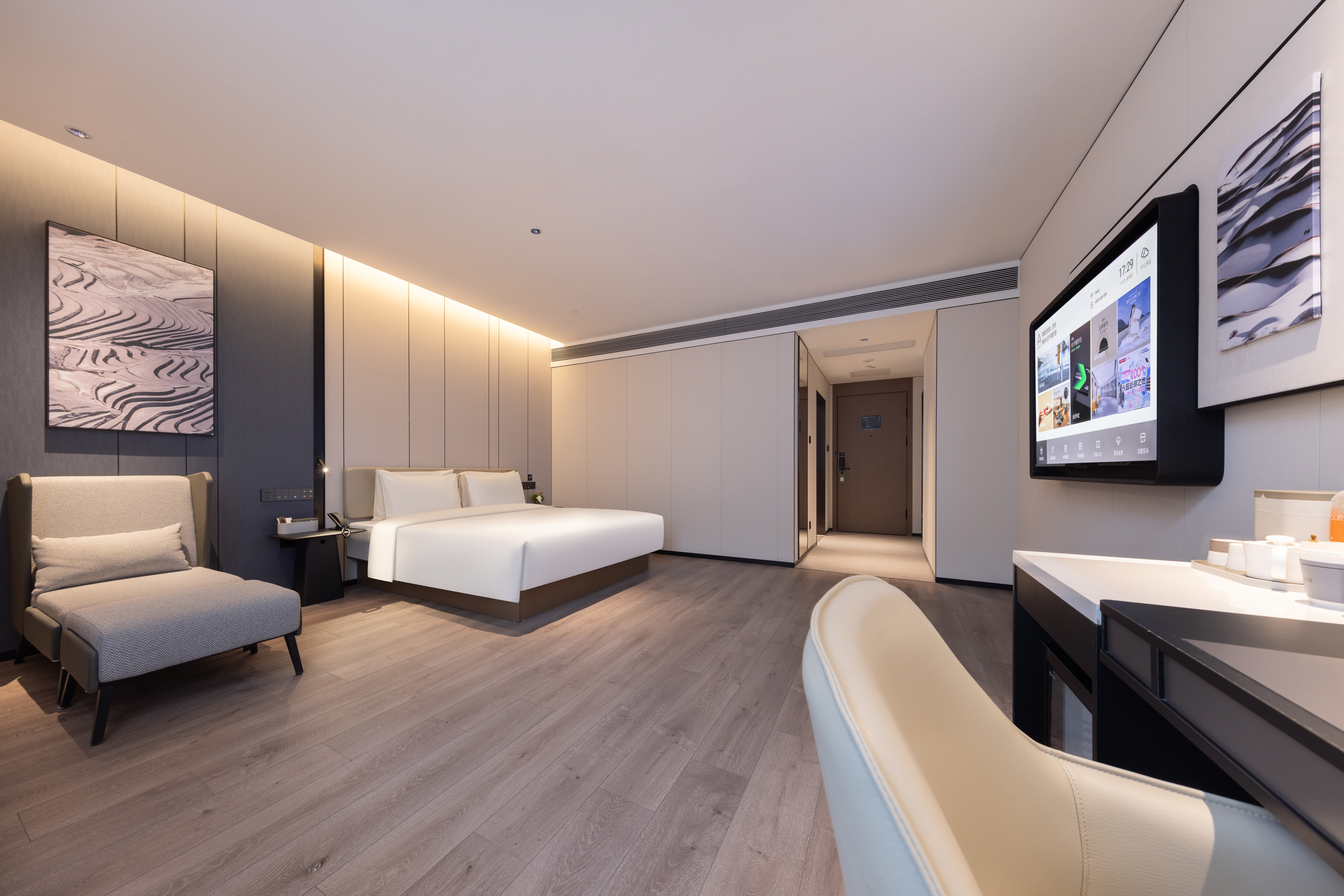 Guangzhou Panyu Chimelong Wanbo centre Atour X Hotel行政大床房（投屏电视+小冰箱）