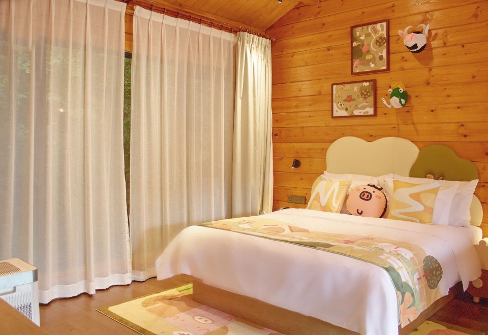 Wonderland Resort ZhujiCute Pet Theme Family Room