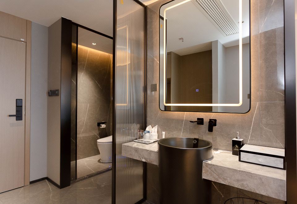 Cloud Enjoyment Double Bed Room (180 ° Panoramic View, Smart Guest Control)