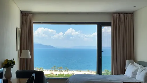 Chengjiang Fuxian Lake Lanhai Resort Hotel (Moon Bay Wetland Park)