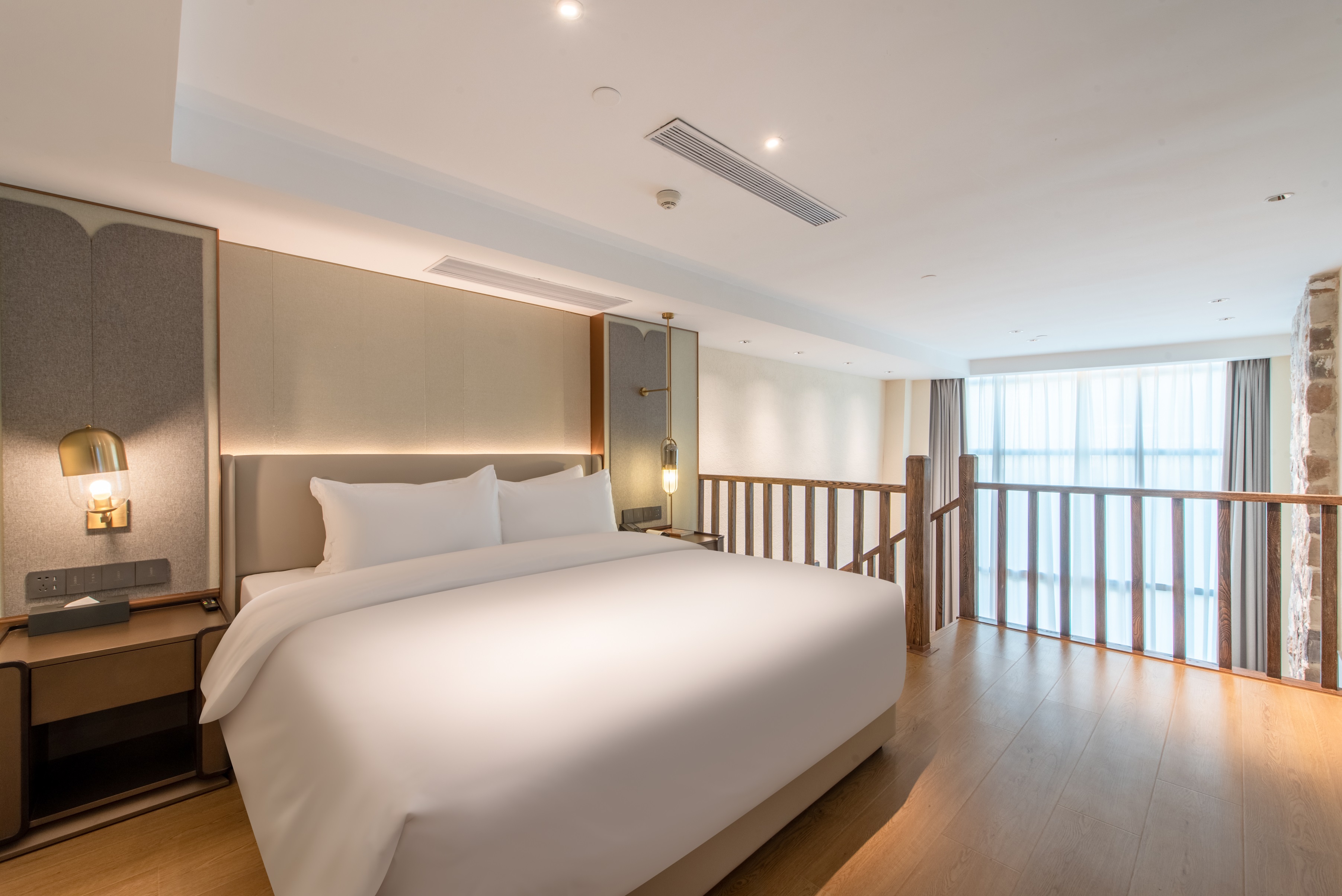 复式大床房（Loft大面积+单人沙发+智能投屏）