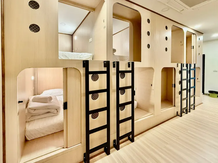 1 ท่านในห้องพักรวม 12 เตียง - รวมชายหญิง