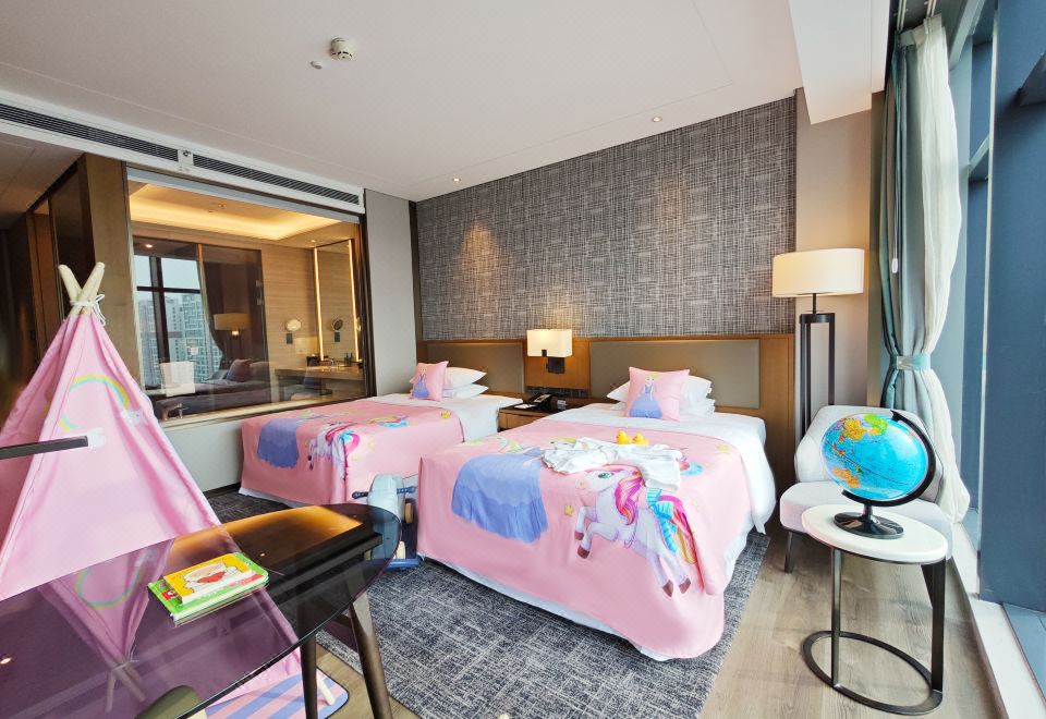 Sheraton Hotel KaifengFamily-friendly 2-bed Room