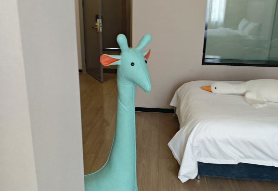 Eaton Shangpin Hotel (Bowen Institute of Technology)Deluxe Room - Courtyard-View (Double Bed) (Air Conditioner, Tv)