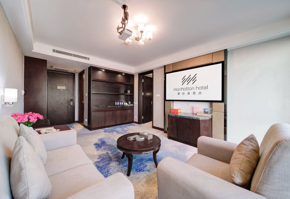 豪华套房（浴缸+小冰箱）