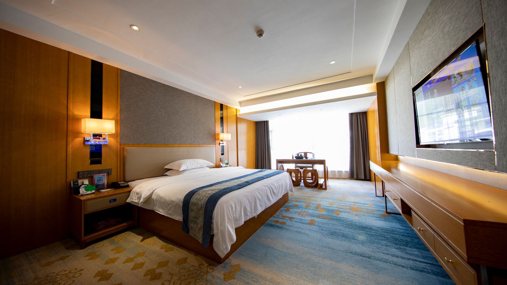 商务大床房（沉浸式体验+视野开阔+舒适睡眠）