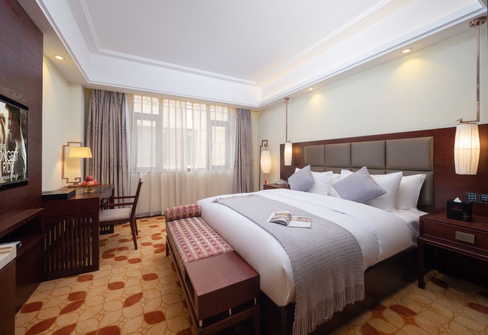 Business Queen Room