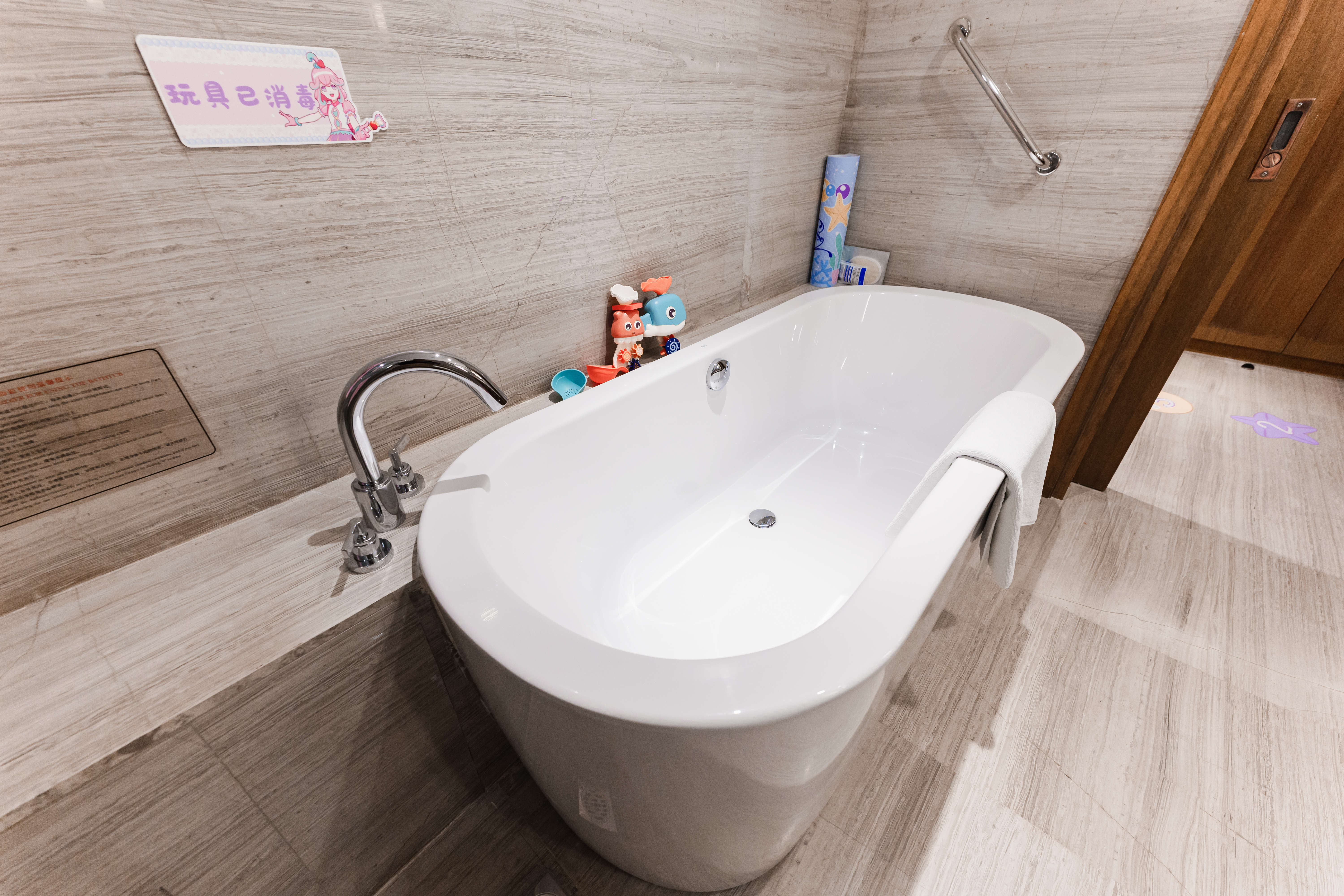 Kuya Balala Little Magic Fairy Princess Double Bed Room (East Building)