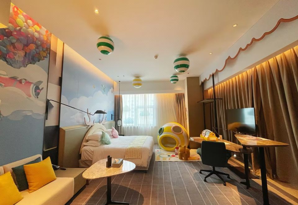 Crowne Plaza QidongCandy House Deluxe Double Bed Room (Playful Fish Lips + Childhood Carousel + Floor-to-Ceiling Window)