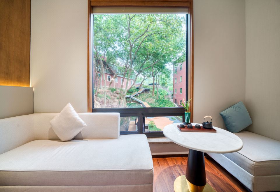 山景瀑布大床房