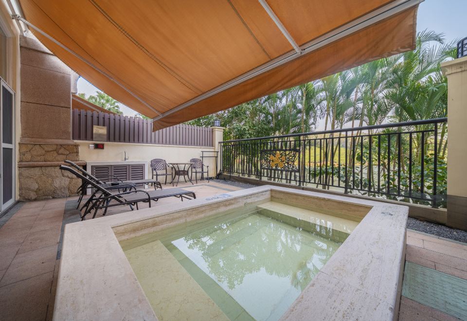 豪華温泉大床房丨湖景丨獨立泡池丨艾草+生薑葯浴包