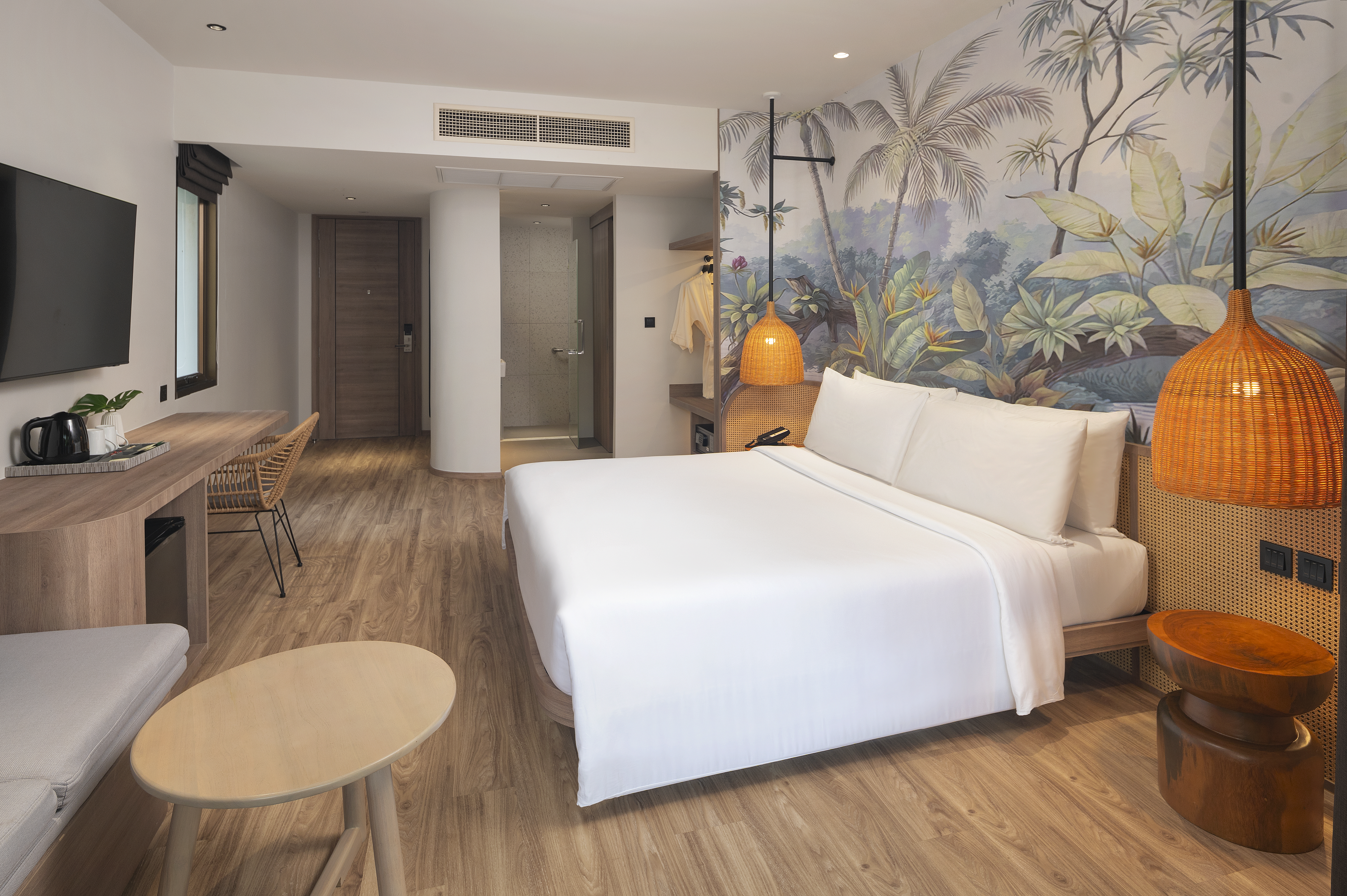 尊贵园景阳台特大床房