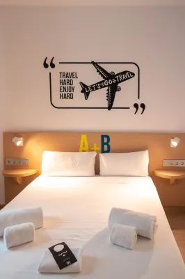 U-Sense For You Hostel Sevilla Отели в г. 