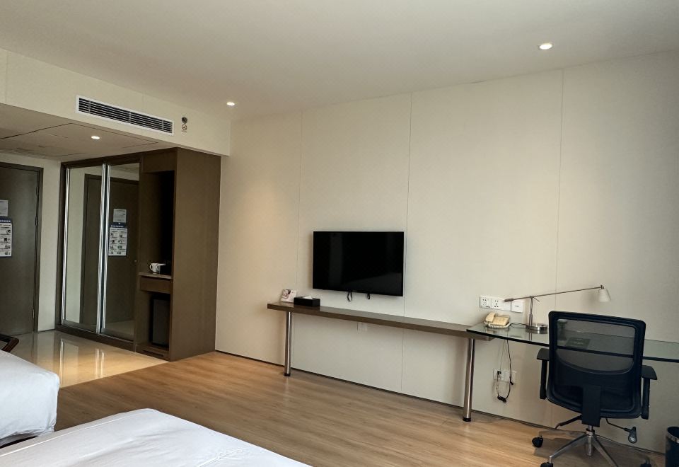 Holiday Inn Nanjing Aqua CityClub Superior Room (2 Beds)