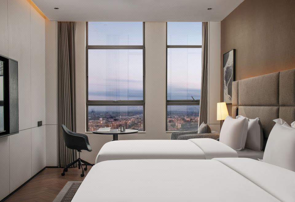 Deluxe Family Room
