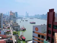 Grand Harbour Hotel