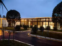 Luoping Laiye Hotel