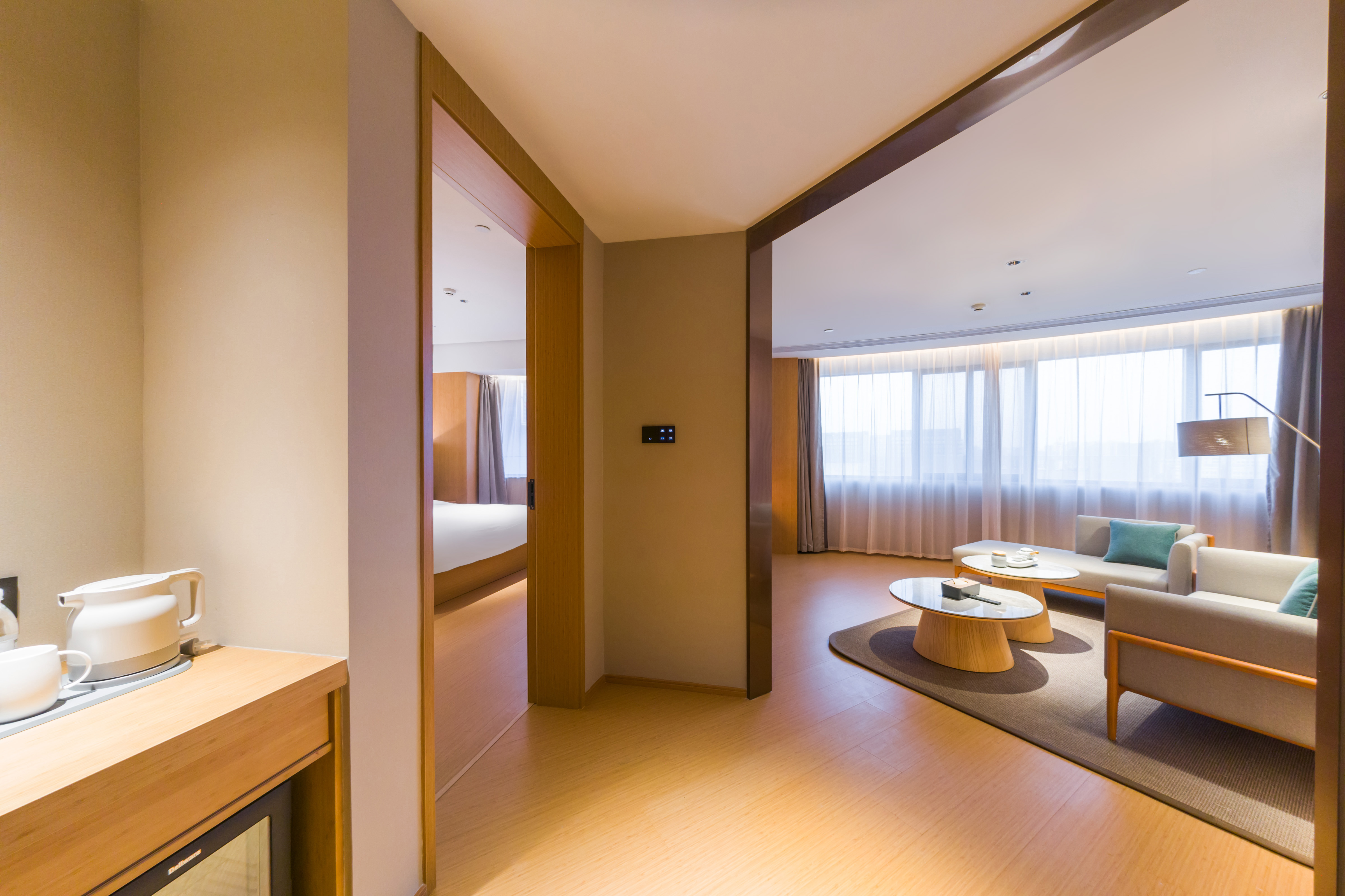 套房（65寸电视投屏+智能客控+迷你小冰箱）