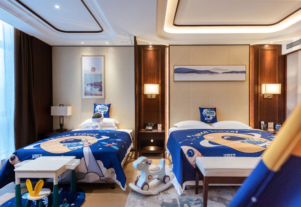 豪华亲子主题双床房【浴缸+无烟+高楼层落地窗】