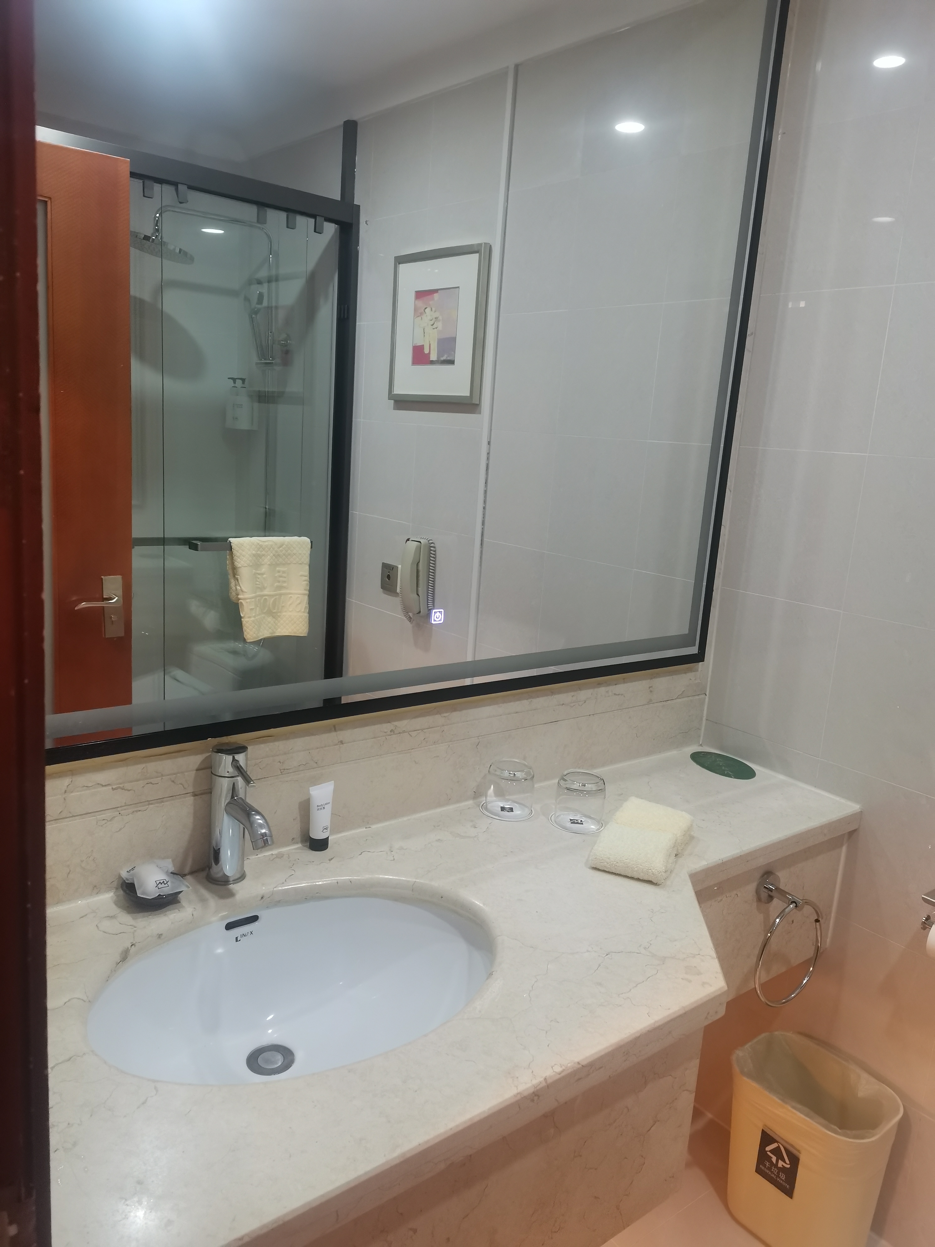 豪华空气清新双床房