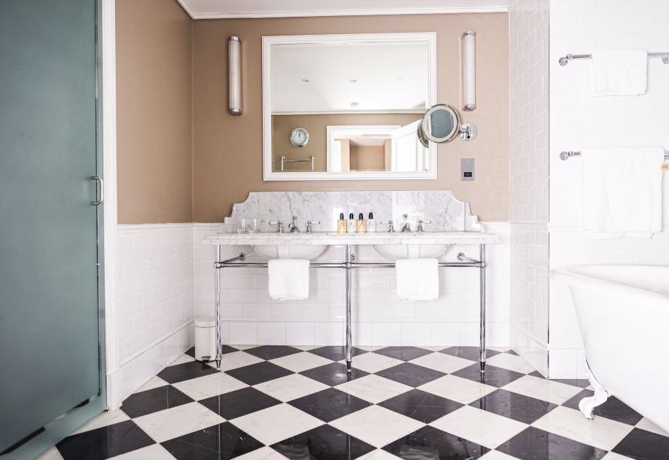 豪华房带庭院,泳池