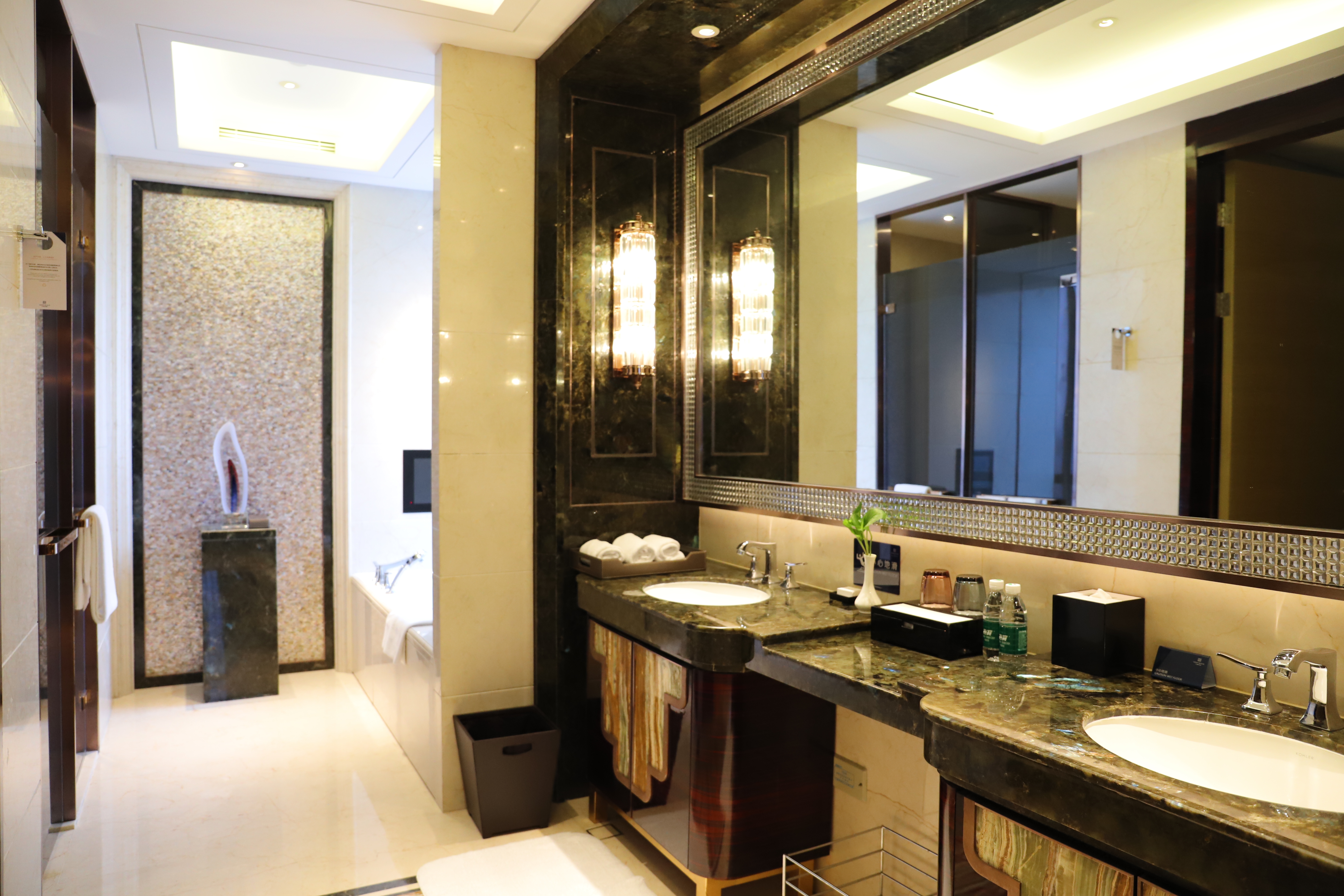 行政套房+商务会客厅+悦飨空间+城市景观