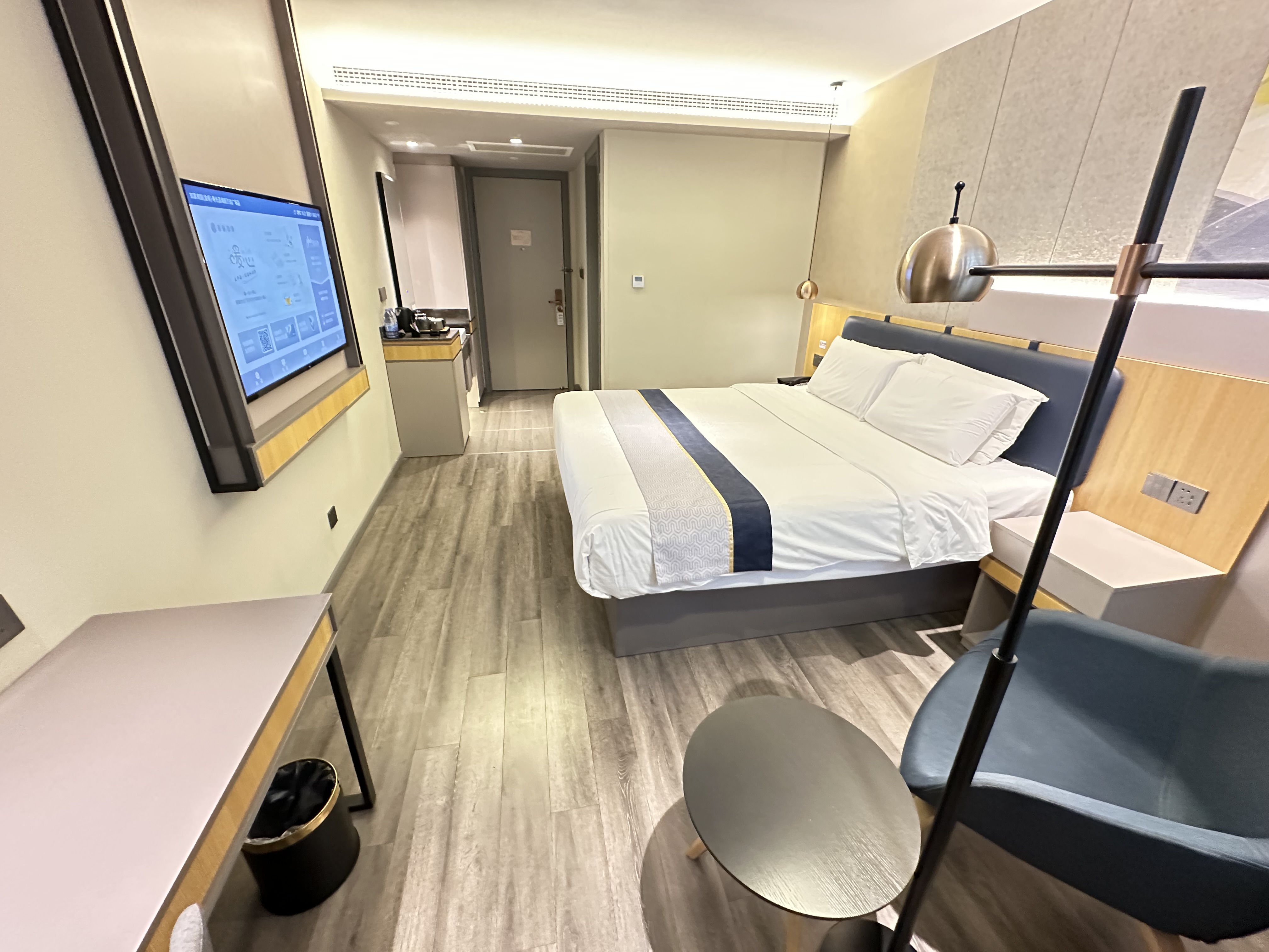 高级大床房（市政地暖开放+电视投屏+梦百合0压枕）