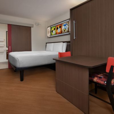 Preferred Room.Florida Special Accessible Room with Option for Hearing Accessibility.1 Queen Bed and 1 Queen Sleeper Table.