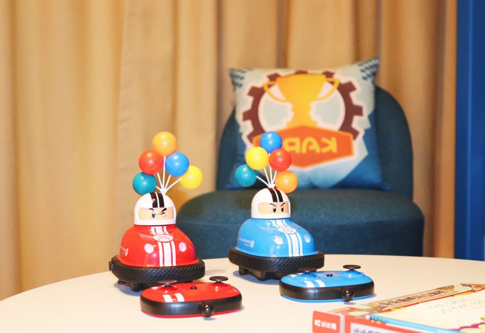 Wonderland Resort ZhujiRacing Theme Family Room