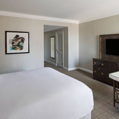Deluxe King, Deluxe Guest Room, 1 King, City Hall View The Ritz-Carlton, Philadelphia Promo Code