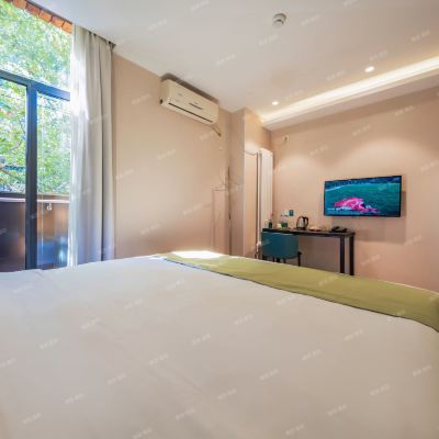 陽台大床房（露天陽台+零壓床墊） 梧桐宿·精選設計師飯店（西安鐘鼓樓大差市地鐵站店）優惠