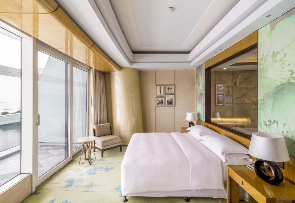 暖汤温泉·关爱温馨大床房（安全扶手+步入式淋浴）