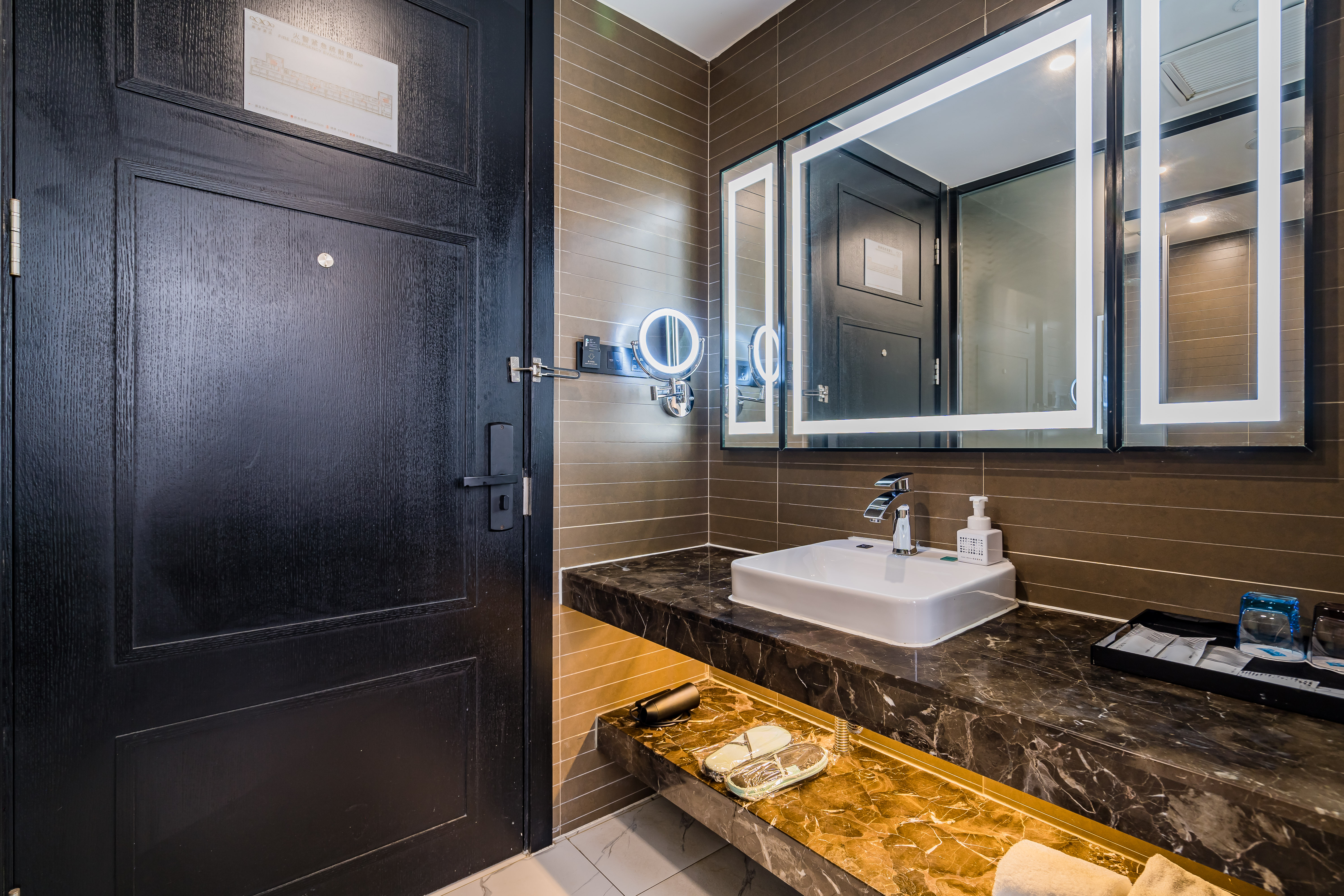 希岸高级大床房-智能客控