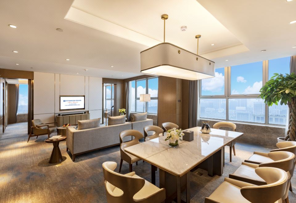 至尊行政高空城景套房-养生减压