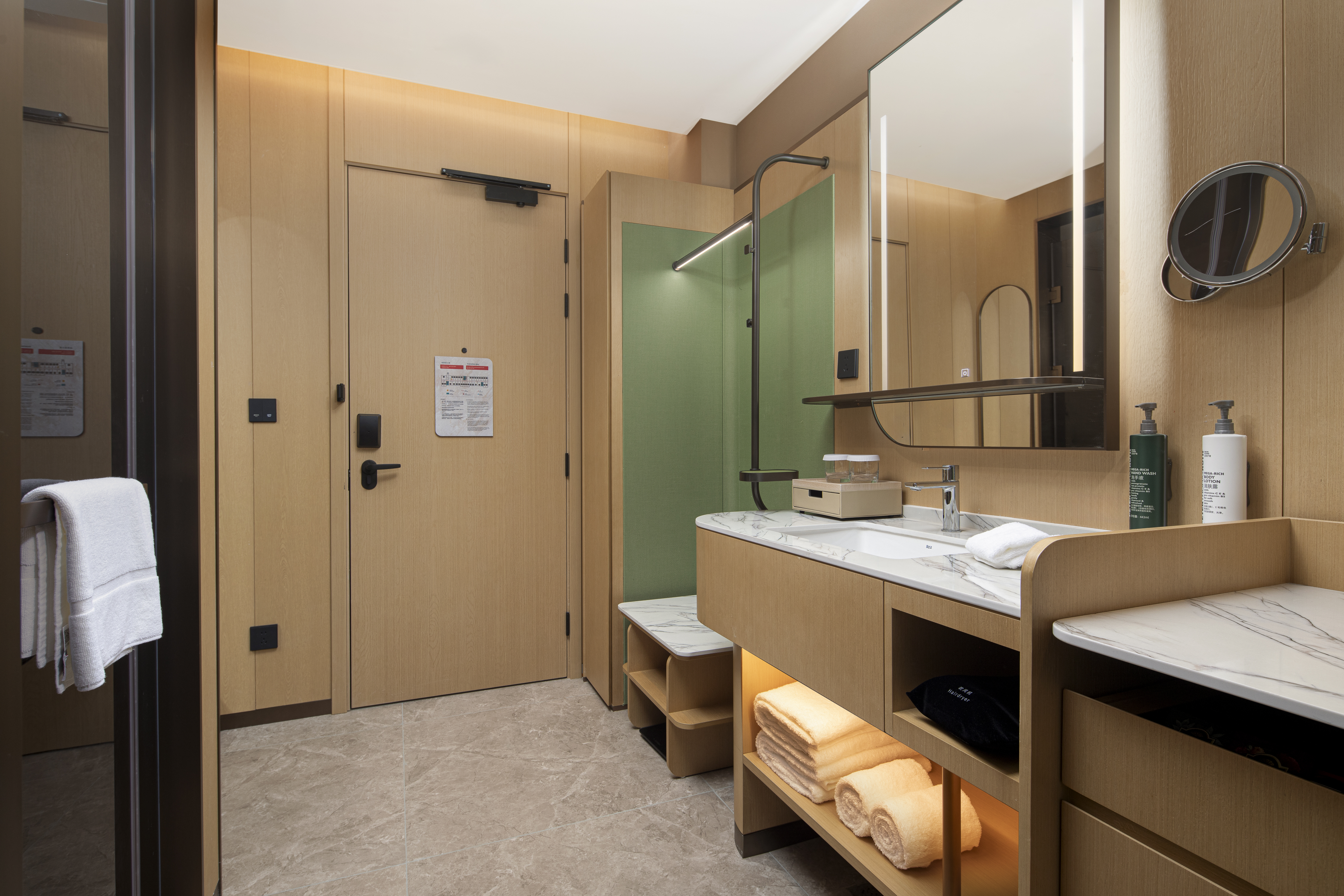 花园豪华家庭房|观泳池+丝涟床垫+新风系统+梳化床