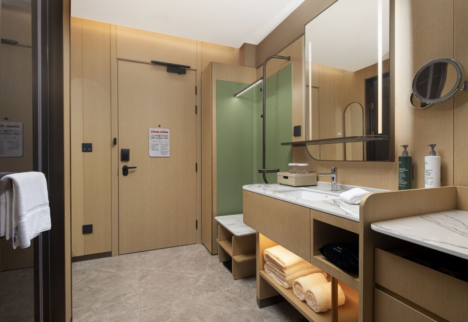 花园豪华家庭房|观泳池+丝涟床垫+新风系统+梳化床