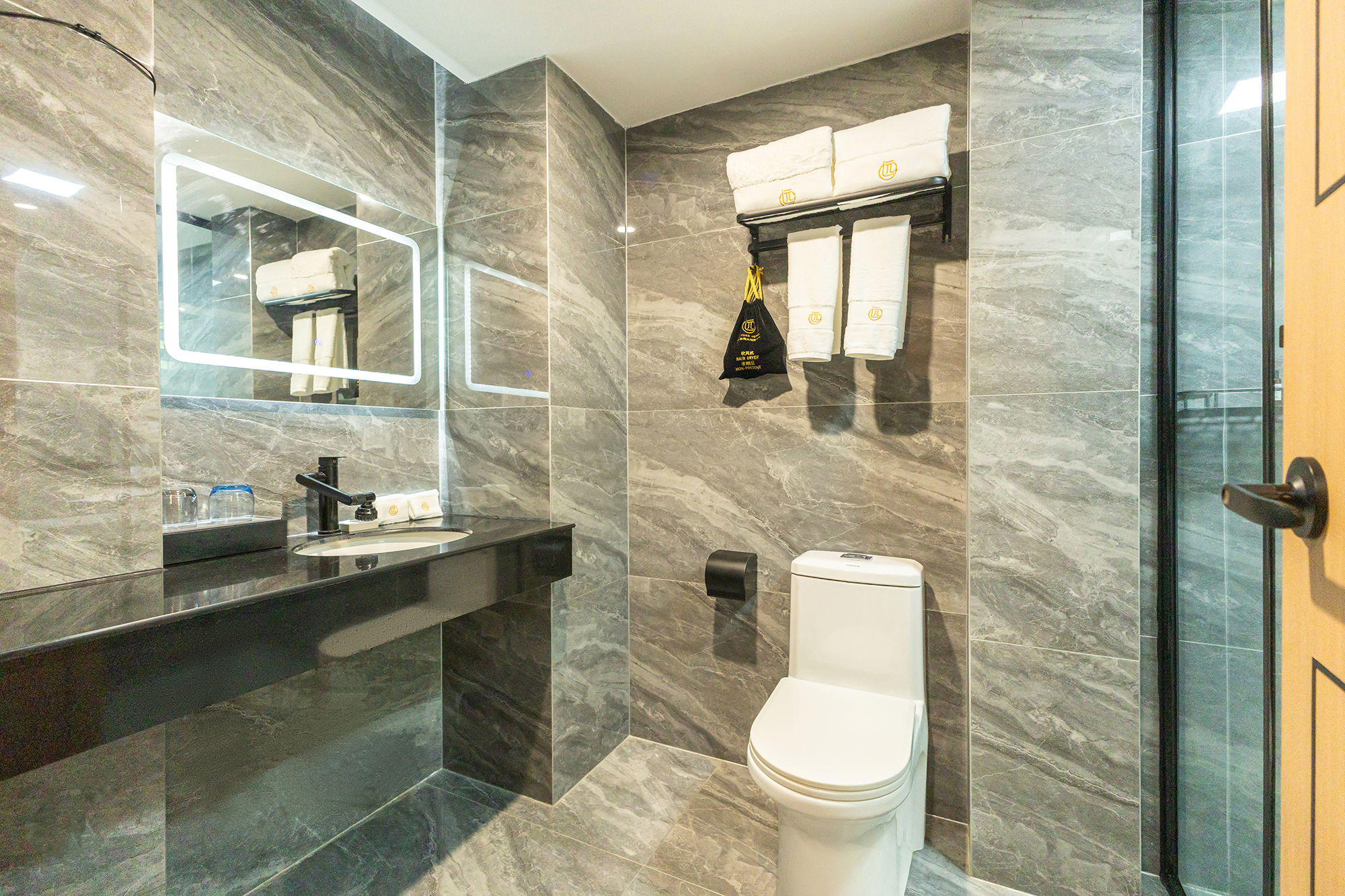 高级大床房（阳光通透+休闲椅）