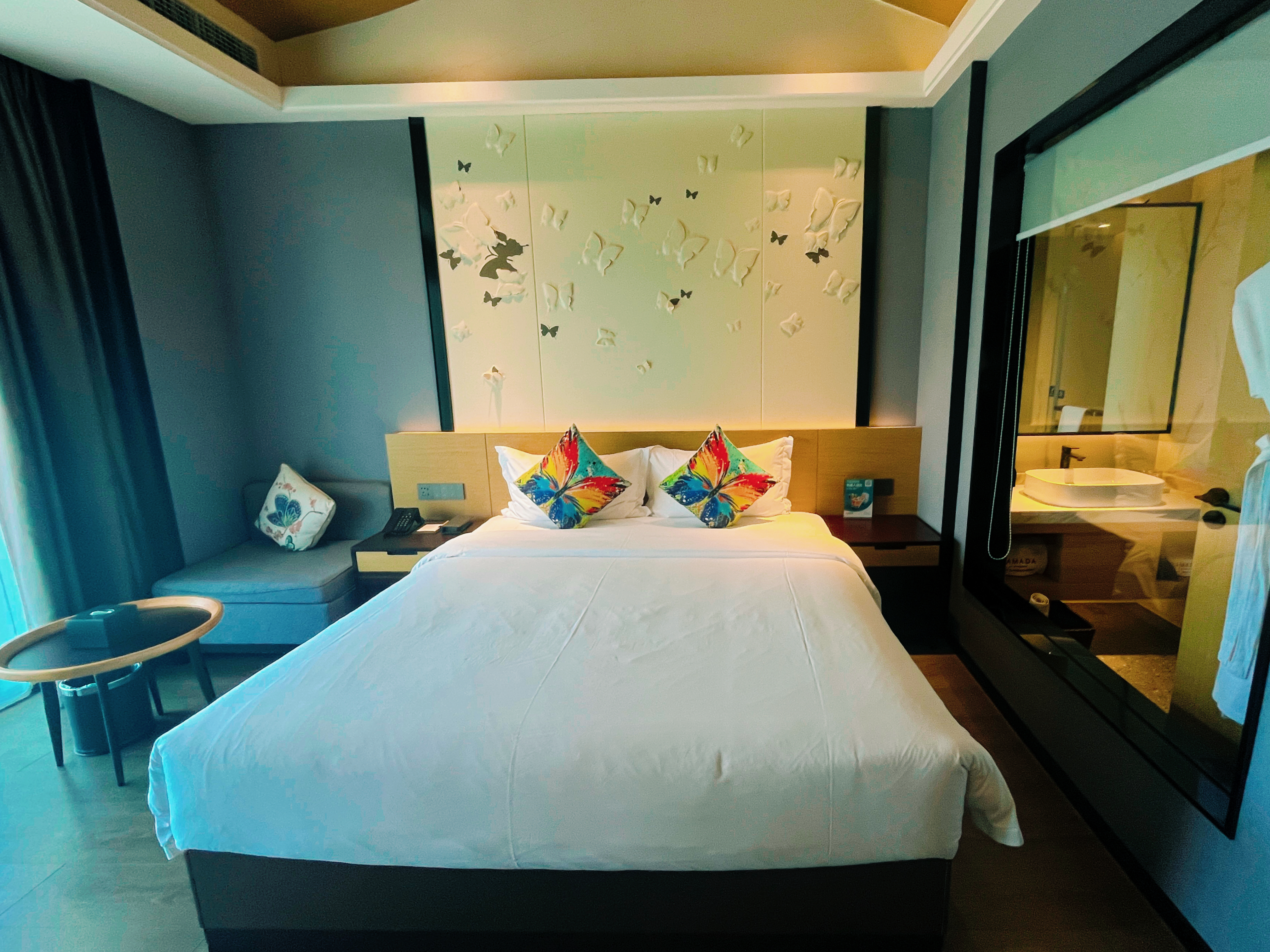 观岚?全景阳台大床房『观景阳台+舒睡床垫+休闲沙发』