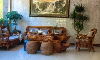 Yunjing Hotel - Housity