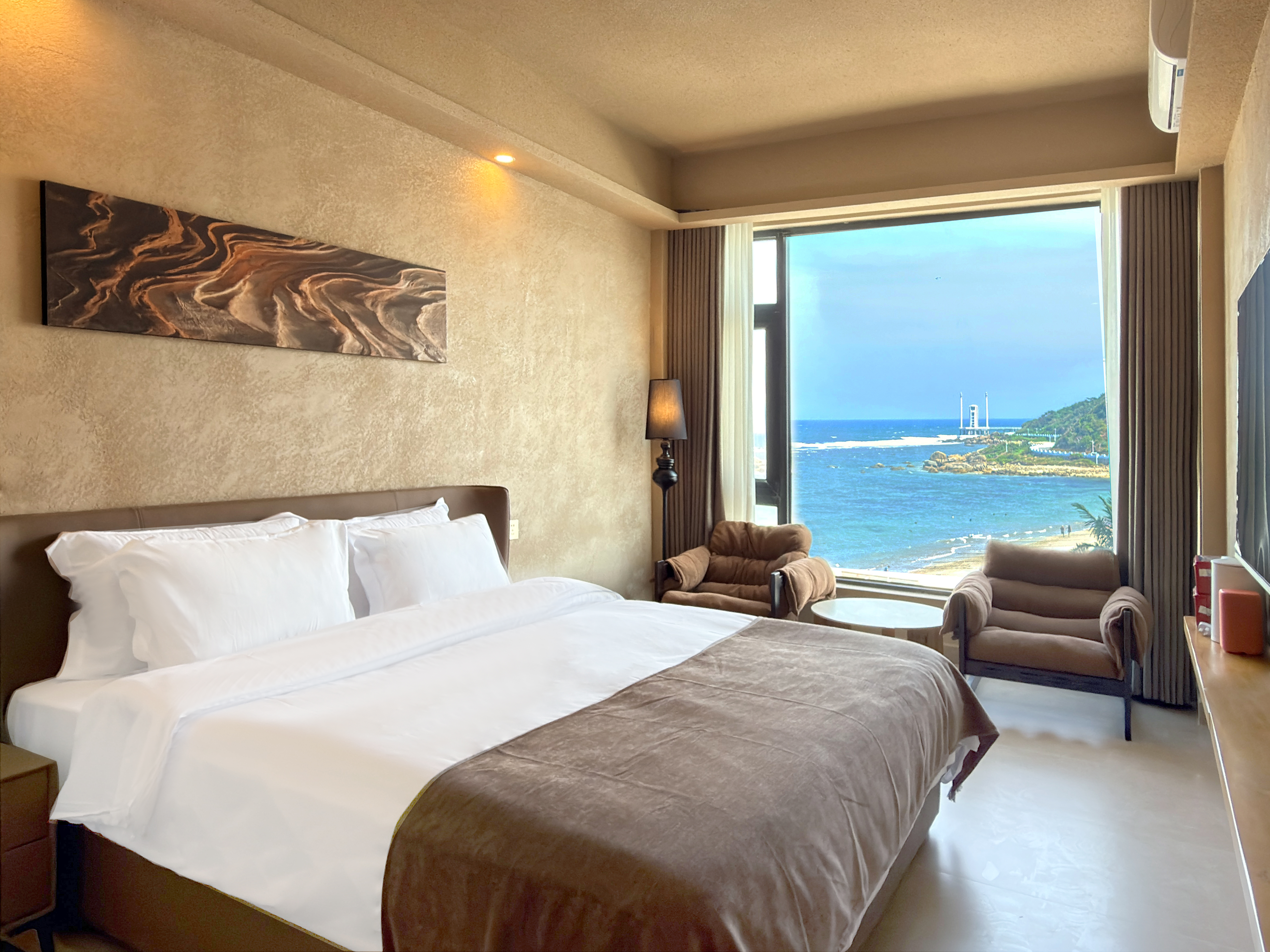 观海-侧海景大窗舒适大床房