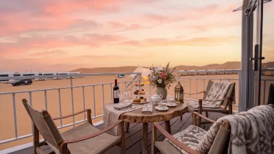 Hourglass · Star Chaser | PURE WHITE Desert Art Stay Hotels in 