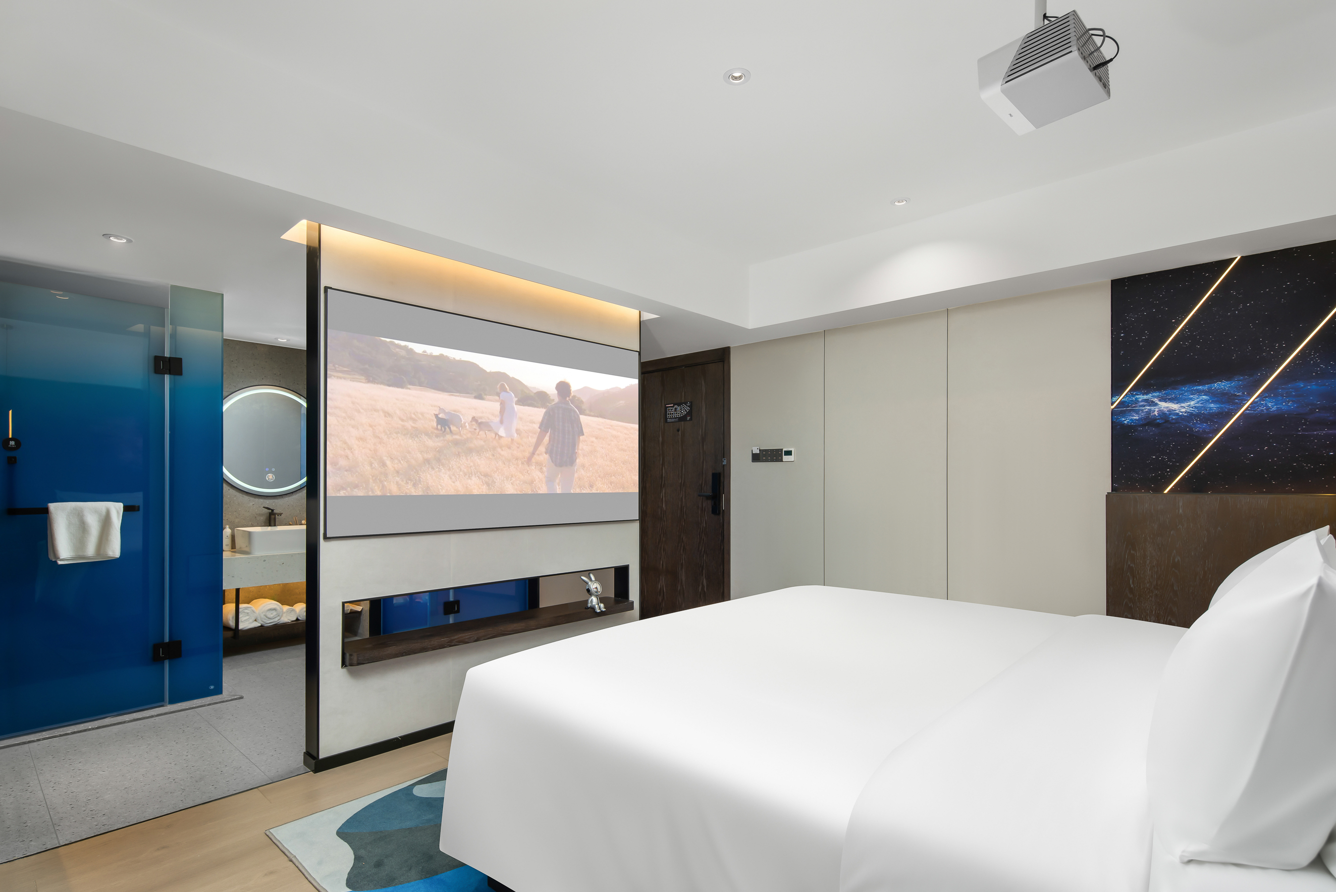 动感时尚影视大床房