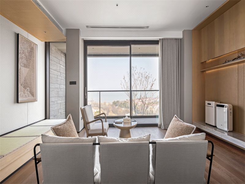 Suite Lake View Room