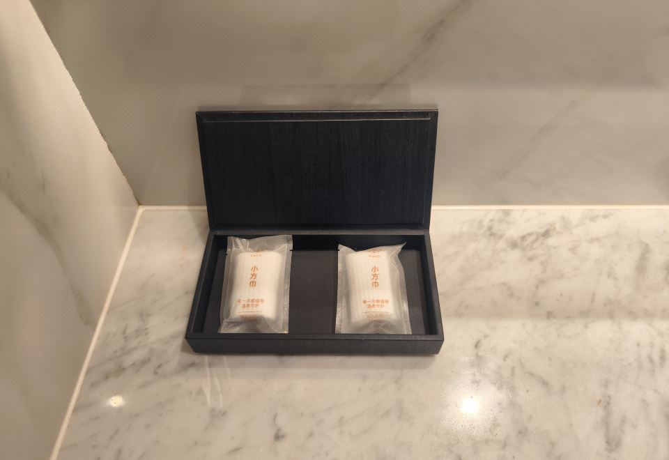 特价大床房（加热毛巾杆+小冰箱+智能镜）