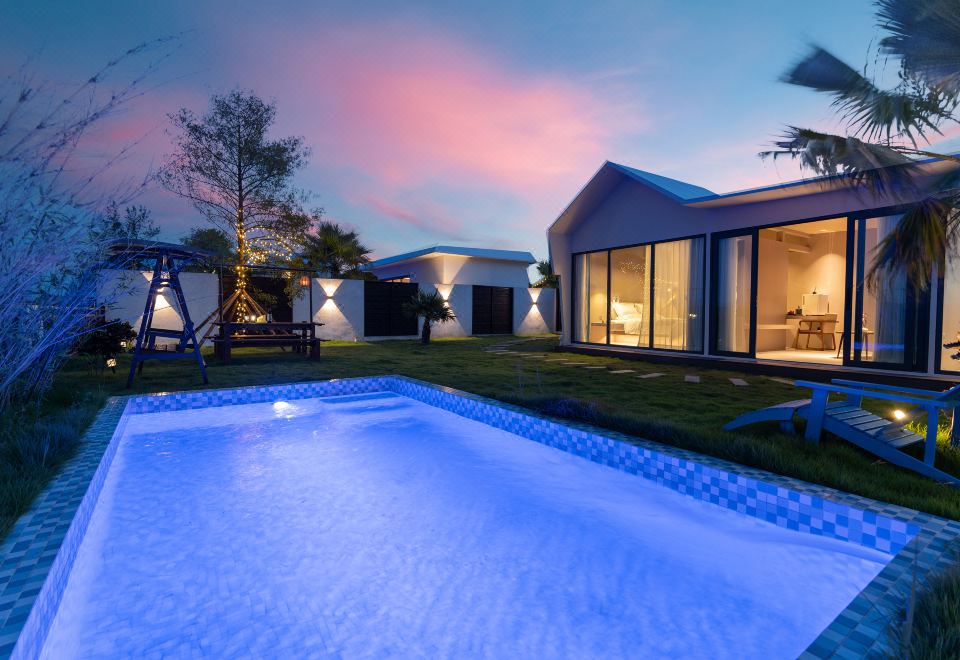 Luxe Enjoyment | Sea-View Private Pool Courtyard Double Bed Room