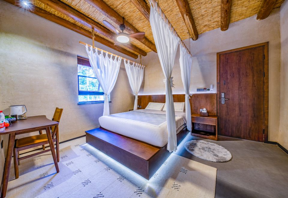 Jingyueju Big Bed Room