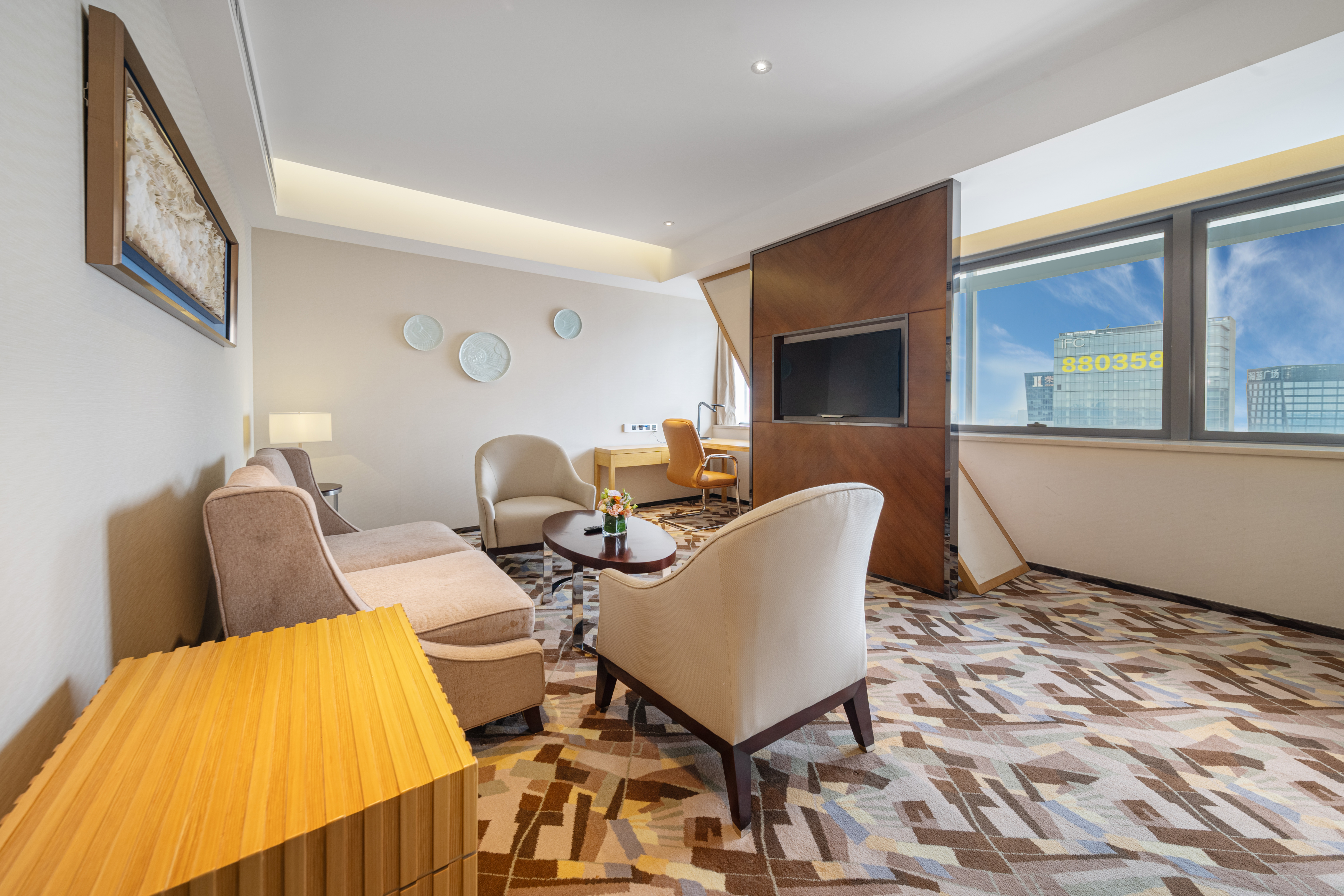 Deluxe Business Suite (Double Bed)