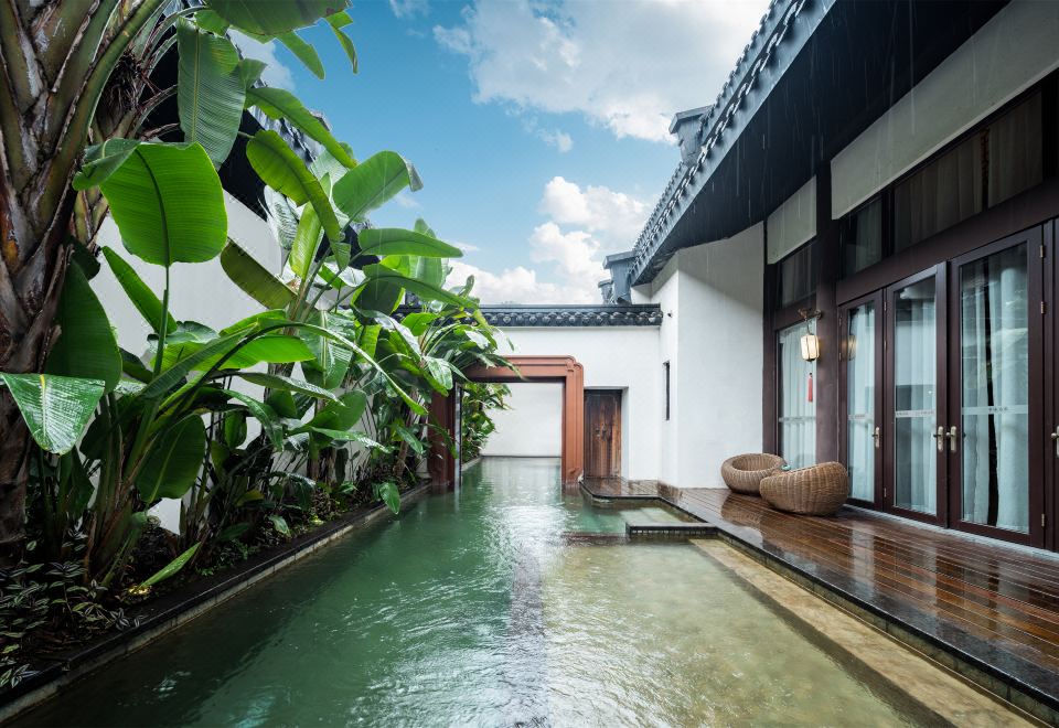 鸟鸣涧·六房两厅湖畔别墅