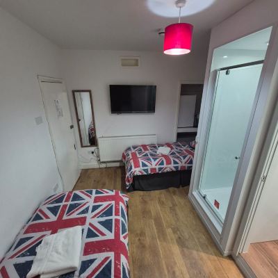 私人雅緻雙床房， 帶連通浴室 聖詹姆斯背包客旅館優惠